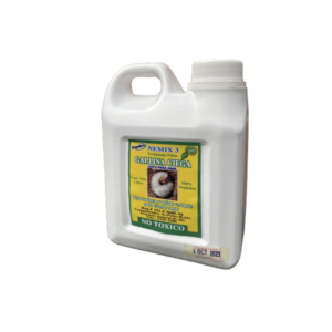 botella blanca de insecticida para gallina ciega